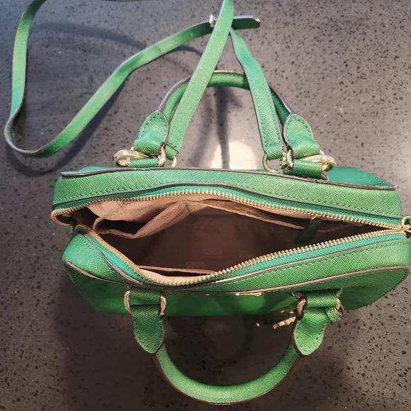 Michael Kors Green Bag - Picture 6 of 10